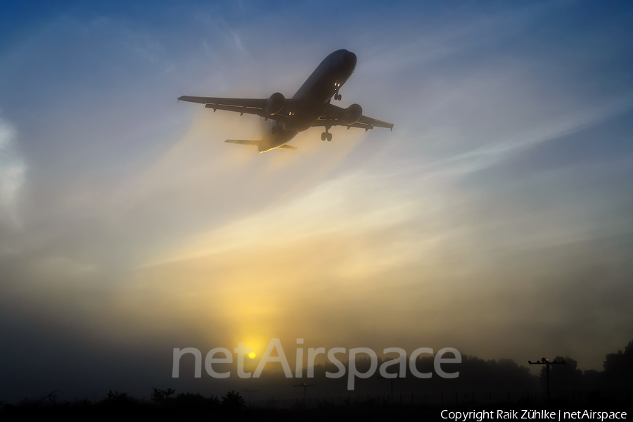 Condor Airbus A320-212 (D-AICA) | Photo 70730