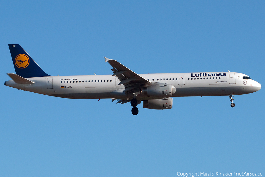 Lufthansa Airbus A321-231 (D-AIDG) | Photo 302283