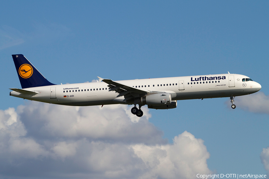 Lufthansa Airbus A321-231 (D-AIDI) | Photo 365236