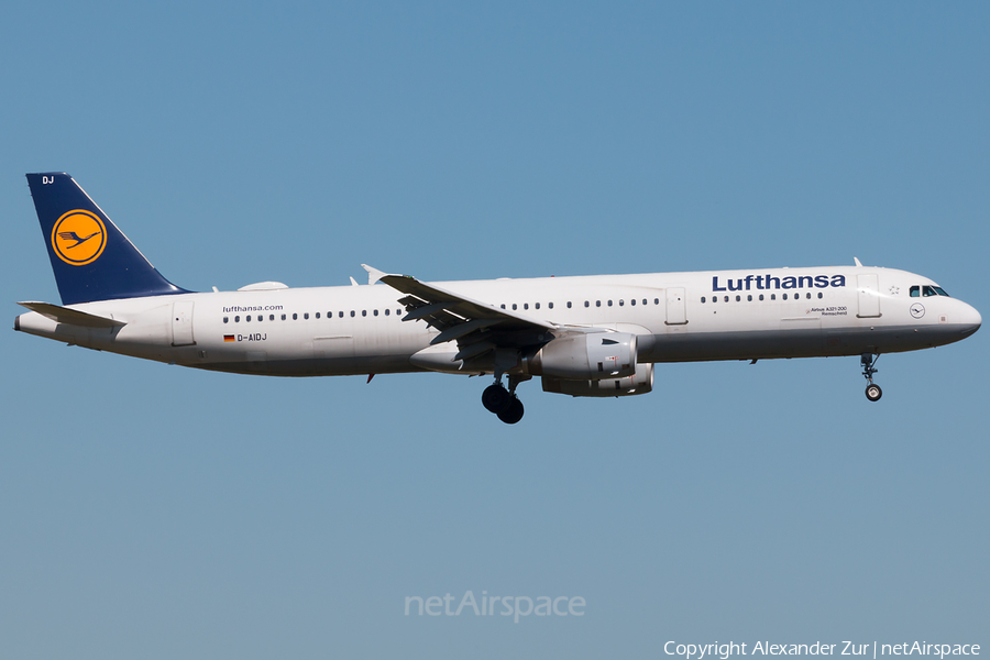 Lufthansa Airbus A321-231 (D-AIDJ) | Photo 243336