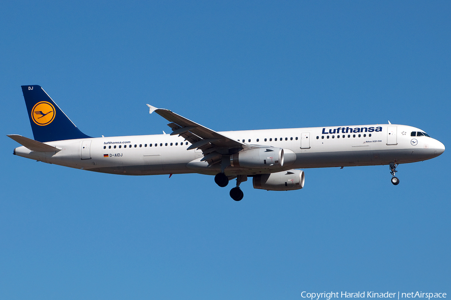 Lufthansa Airbus A321-231 (D-AIDJ) | Photo 302285