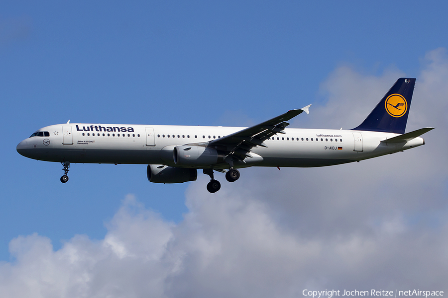 Lufthansa Airbus A321-231 (D-AIDJ) | Photo 106374