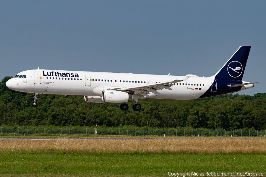 Lufthansa Airbus A321-231 (D-AIDJ) | Photo 456104