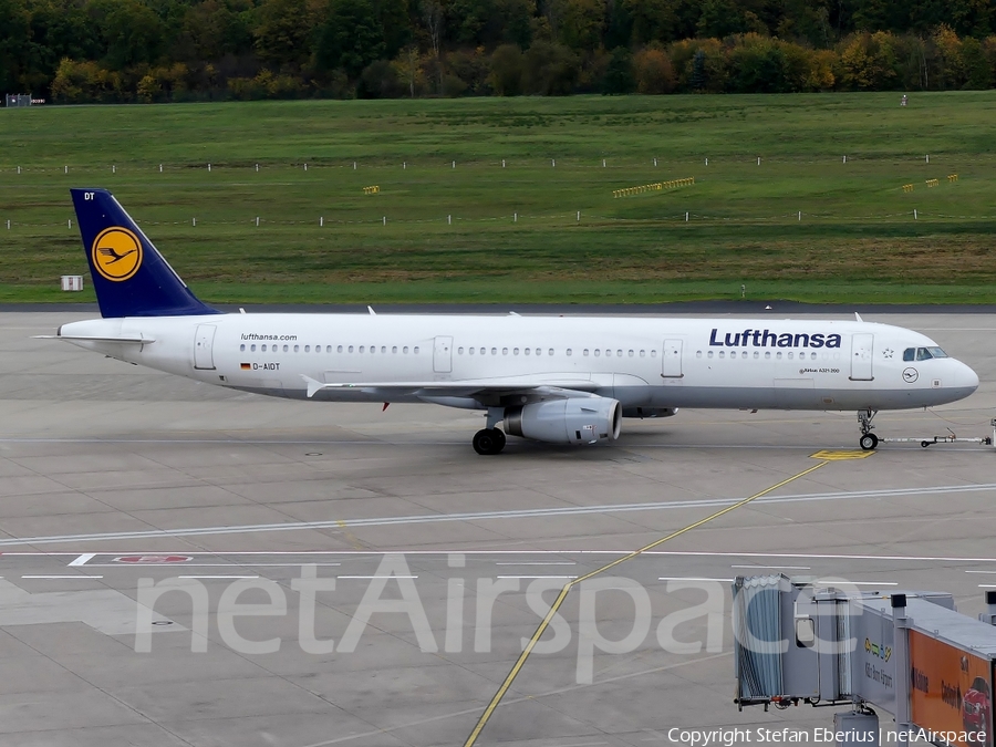 Lufthansa Airbus A321-231 (D-AIDT) | Photo 195643