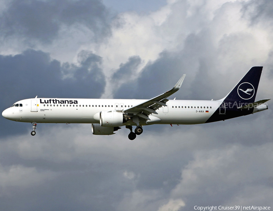 Lufthansa Airbus A321-271NX (D-AIEA) | Photo 379787