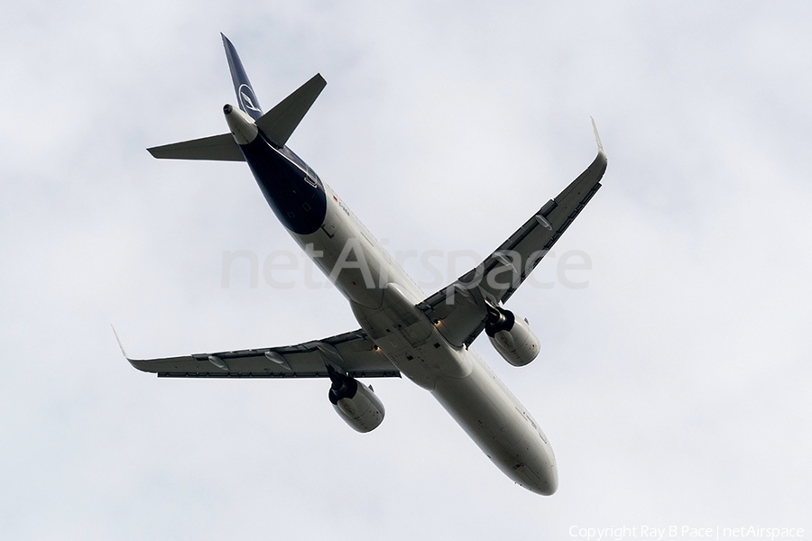 Lufthansa Airbus A321-271NX (D-AIEA) | Photo 365070