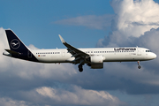 Lufthansa Airbus A321-271NX (D-AIEE) at  Hamburg - Fuhlsbuettel (Helmut Schmidt), Germany