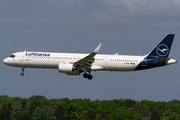 Lufthansa Airbus A321-271NX (D-AIEF) at  Hamburg - Fuhlsbuettel (Helmut Schmidt), Germany