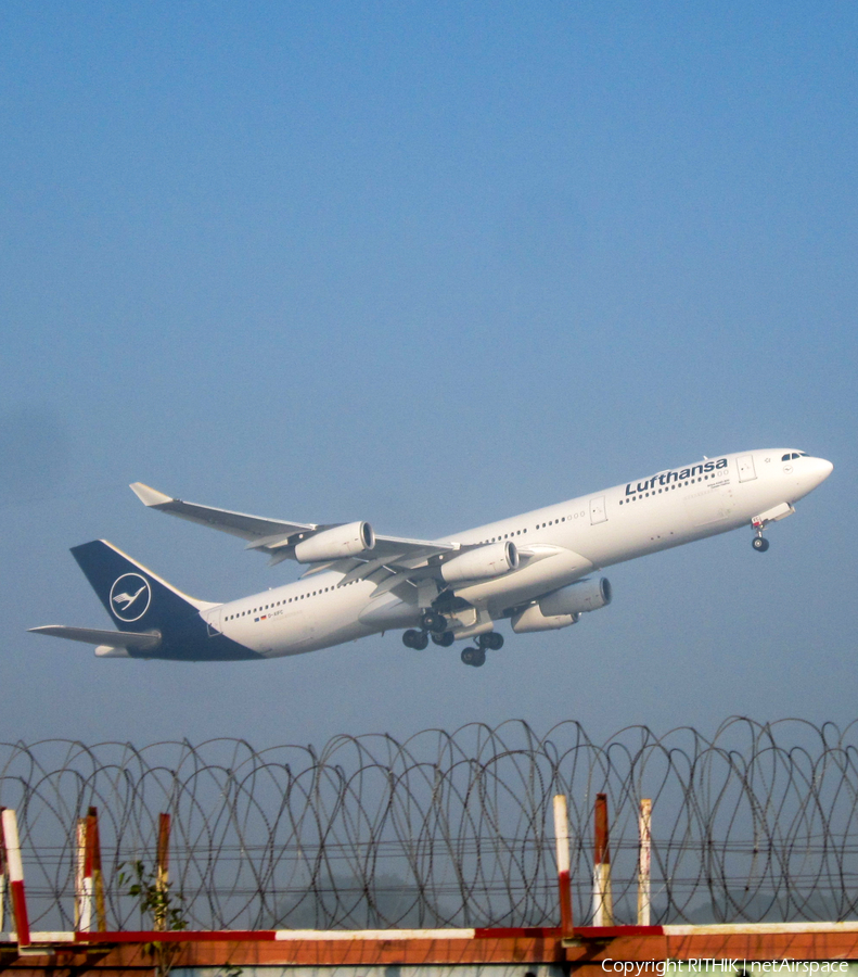 Lufthansa Airbus A340-313X (D-AIFC) | Photo 665156