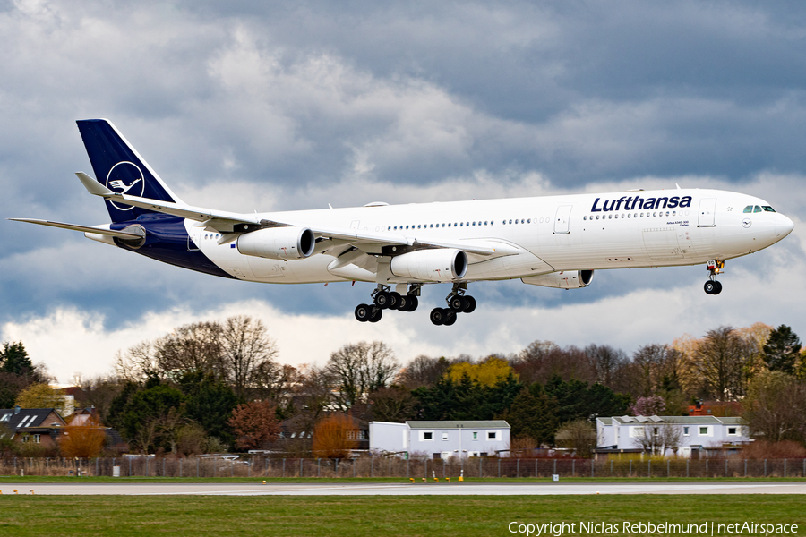 Lufthansa Airbus A340-313X (D-AIFD) | Photo 377939