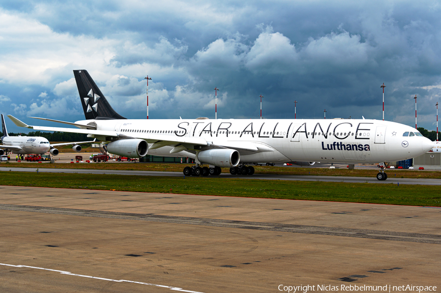 Lufthansa Airbus A340-313X (D-AIGN) | Photo 393069