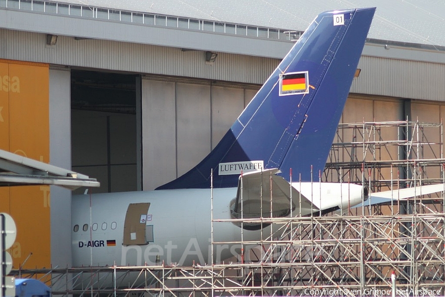 German Air Force (Luftwaffe) Airbus A340-313X (D-AIGR) | Photo 17425