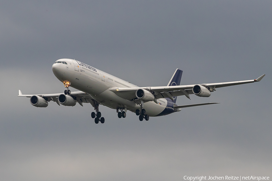 Lufthansa Airbus A340-313X (D-AIGT) | Photo 391070