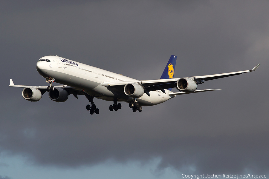 Lufthansa Airbus A340-642 (D-AIHD) | Photo 44444