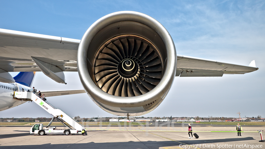 Lufthansa Airbus A340-642 (D-AIHD) | Photo 277193