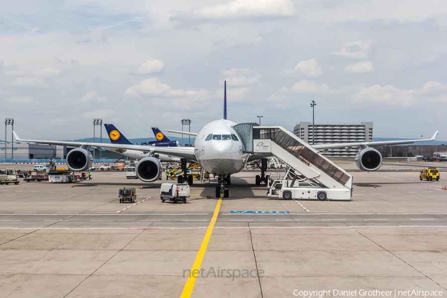 Lufthansa Airbus A340-642 (D-AIHI) | Photo 92590