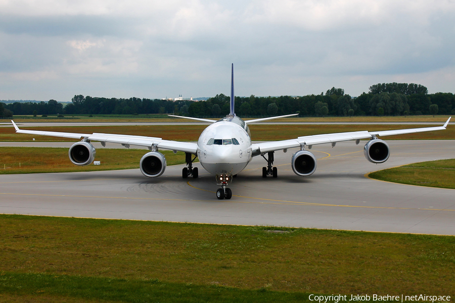 Lufthansa Airbus A340-642 (D-AIHL) | Photo 176935