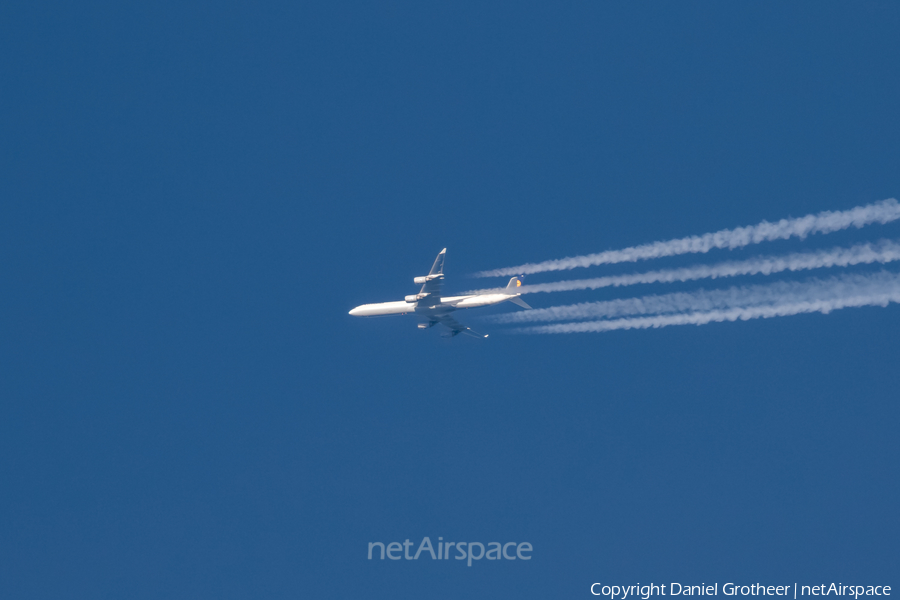 Lufthansa Airbus A340-642 (D-AIHQ) | Photo 100689