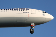 Lufthansa Airbus A340-642 (D-AIHR) at  Los Angeles - International, United States
