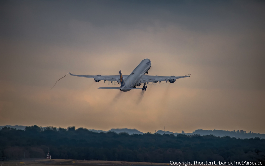 Lufthansa Airbus A340-642 (D-AIHS) | Photo 127755