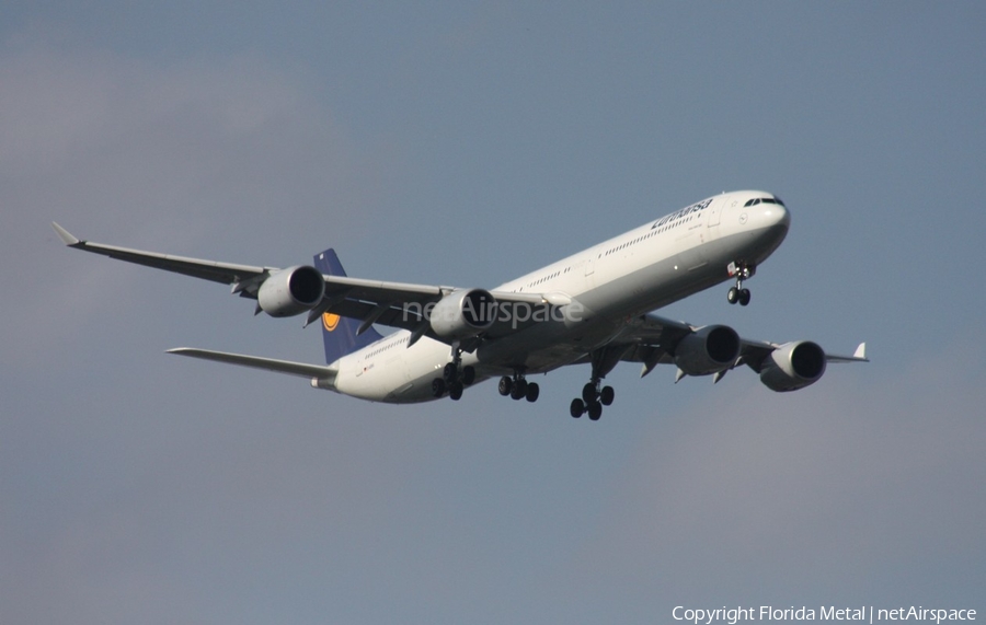 Lufthansa Airbus A340-642 (D-AIHS) | Photo 305255