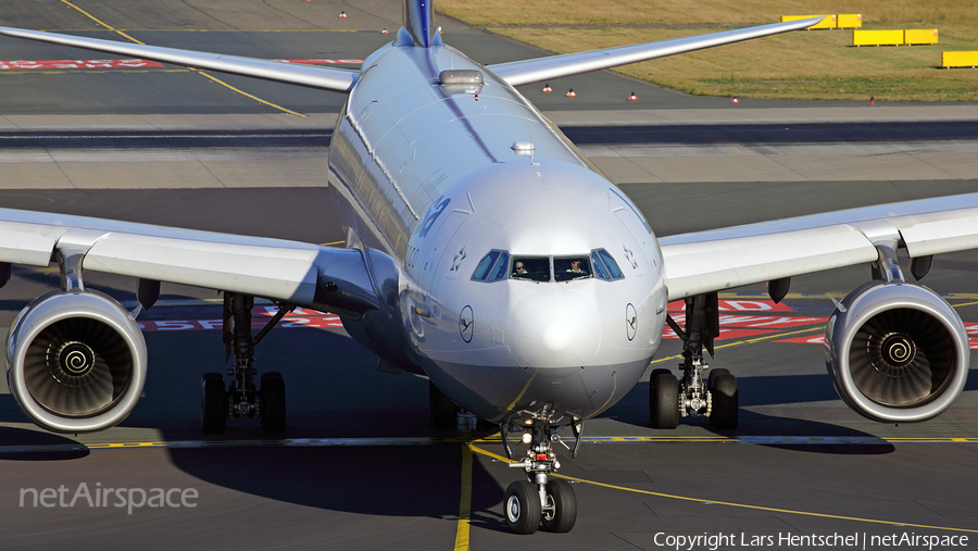 Lufthansa Airbus A340-642X (D-AIHT) | Photo 128418