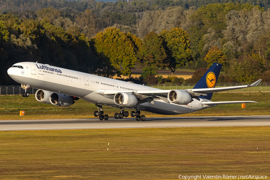 Lufthansa Airbus A340-642X (D-AIHV) | Photo 607657