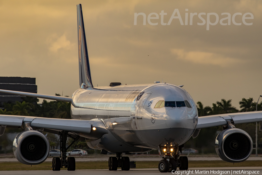 Lufthansa Airbus A340-642X (D-AIHZ) | Photo 296389