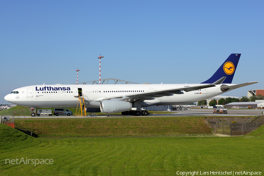 Lufthansa Airbus A330-343X (D-AIKJ) | Photo 77871