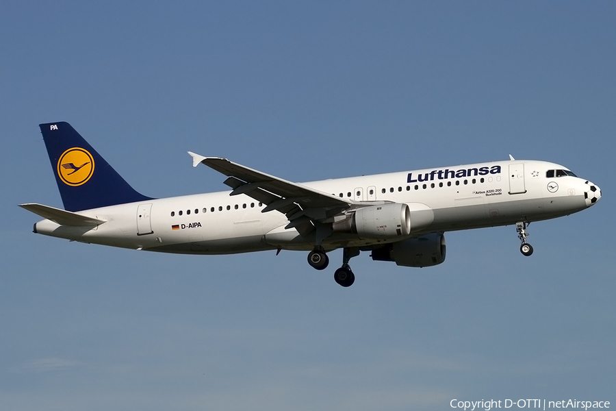 Lufthansa Airbus A320-211 (D-AIPA) | Photo 158200