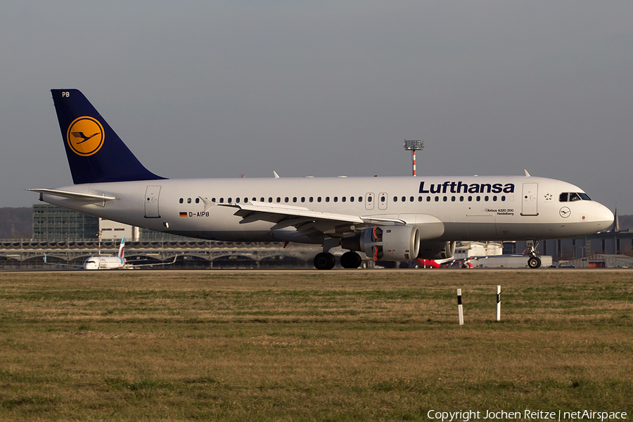 Lufthansa Airbus A320-211 (D-AIPB) | Photo 150171