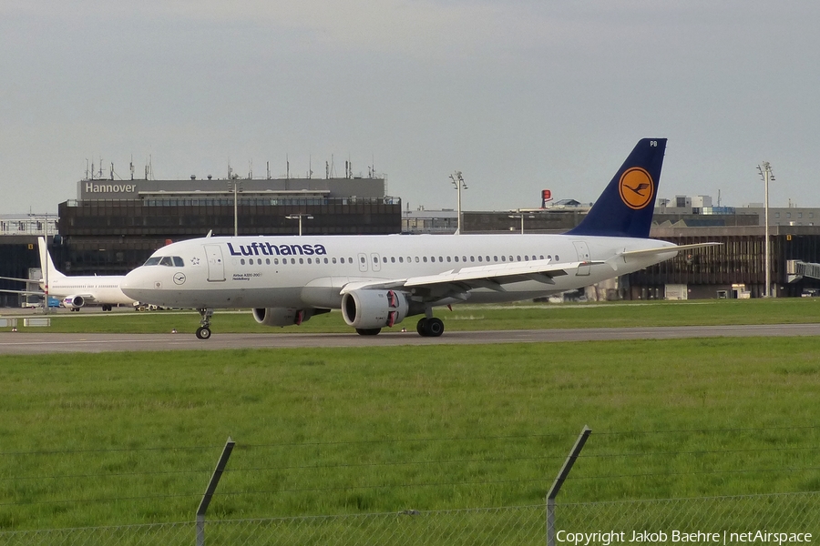 Lufthansa Airbus A320-211 (D-AIPB) | Photo 139275