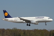 Lufthansa Airbus A320-211 (D-AIPB) at  Hamburg - Fuhlsbuettel (Helmut Schmidt), Germany