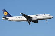 Lufthansa Airbus A320-211 (D-AIPB) at  Hamburg - Fuhlsbuettel (Helmut Schmidt), Germany