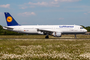 Lufthansa Airbus A320-211 (D-AIPB) at  Hamburg - Fuhlsbuettel (Helmut Schmidt), Germany
