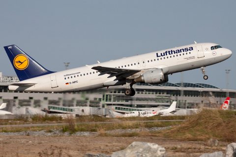 Lufthansa Airbus A320-211 (D-AIPC) at  Stockholm - Arlanda, Sweden