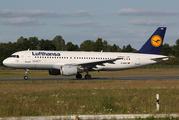 Lufthansa Airbus A320-211 (D-AIPC) at  Hamburg - Fuhlsbuettel (Helmut Schmidt), Germany