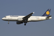 Lufthansa Airbus A320-211 (D-AIPC) at  Milan - Malpensa, Italy