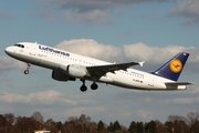 Lufthansa Airbus A320-211 (D-AIPD) at  Hamburg - Fuhlsbuettel (Helmut Schmidt), Germany