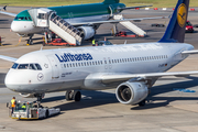 Lufthansa Airbus A320-211 (D-AIPE) at  Hamburg - Fuhlsbuettel (Helmut Schmidt), Germany