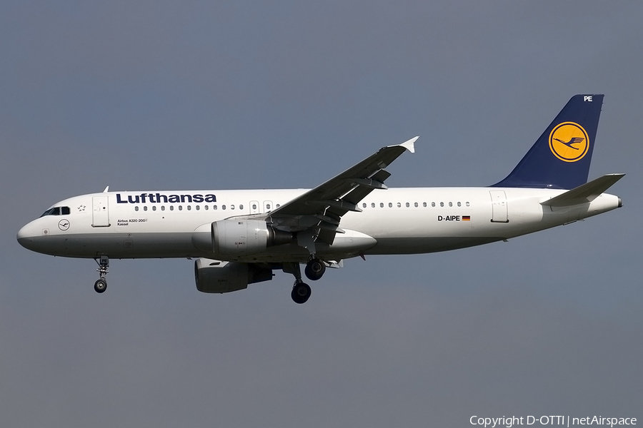 Lufthansa Airbus A320-211 (D-AIPE) | Photo 158180