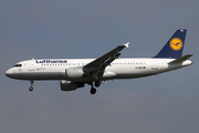 Lufthansa Airbus A320-211 (D-AIPE) at  Hamburg - Fuhlsbuettel (Helmut Schmidt), Germany