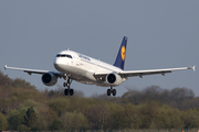 Lufthansa Airbus A320-211 (D-AIPE) at  Hamburg - Fuhlsbuettel (Helmut Schmidt), Germany