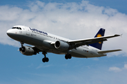 Lufthansa Airbus A320-211 (D-AIPE) at  London - Heathrow, United Kingdom