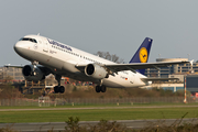 Lufthansa Airbus A320-211 (D-AIPS) at  Hamburg - Fuhlsbuettel (Helmut Schmidt), Germany