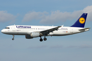 Lufthansa Airbus A320-211 (D-AIPS) at  Hamburg - Fuhlsbuettel (Helmut Schmidt), Germany