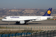 Lufthansa Airbus A320-211 (D-AIPT) at  Madrid - Barajas, Spain