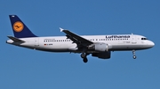 Lufthansa Airbus A320-211 (D-AIPW) at  Dusseldorf - International, Germany