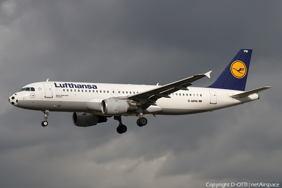 Lufthansa Airbus A320-211 (D-AIPW) | Photo 164070