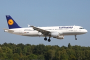 Lufthansa Airbus A320-211 (D-AIPW) at  Hamburg - Fuhlsbuettel (Helmut Schmidt), Germany